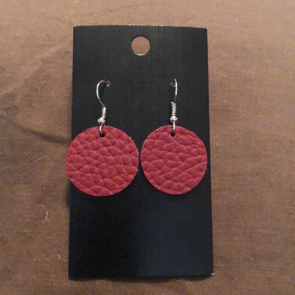 Red circle leather earring - Picture 2 of 2